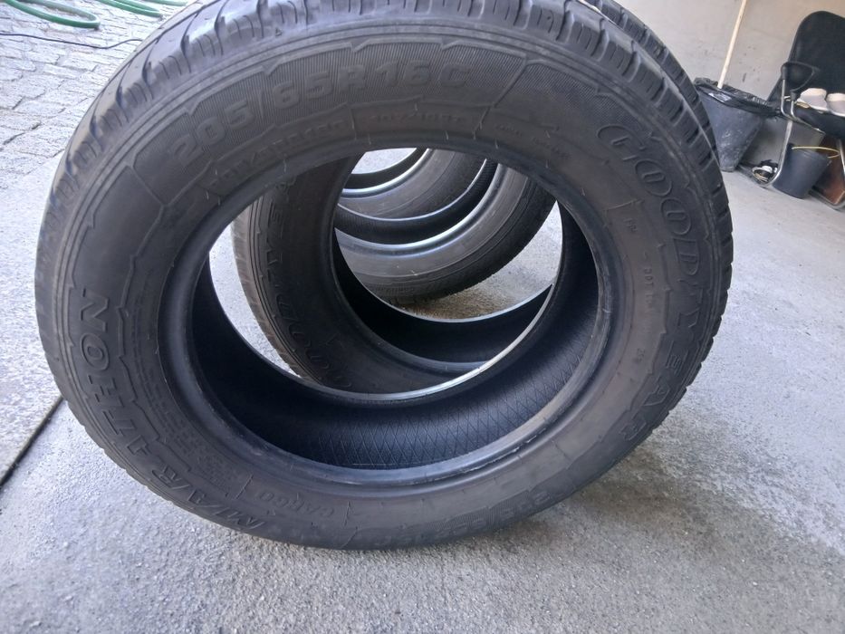 2 Pneus 205/65R16 C Goodyear