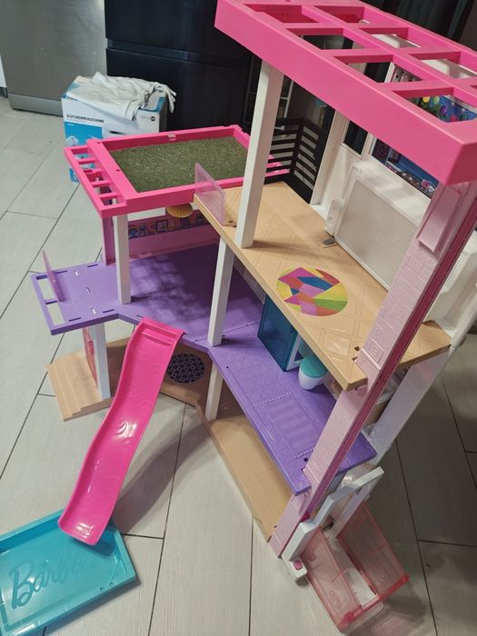 Barbie - domek,kamper, karetką, akcesoria