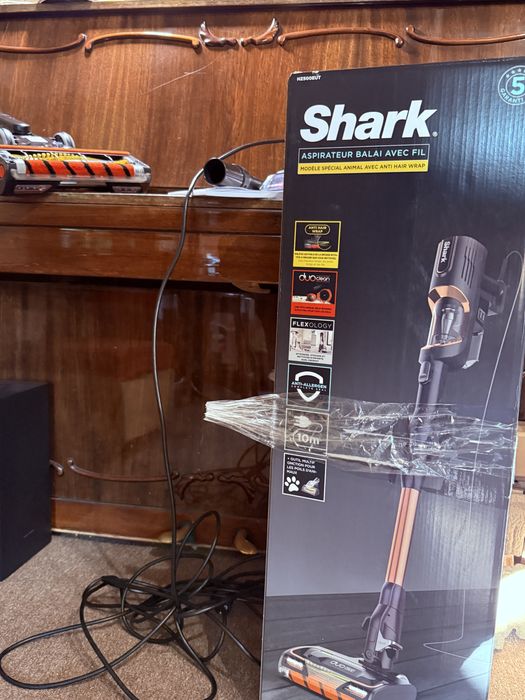 Вертикальный пылесос на проводе от сети shark новый