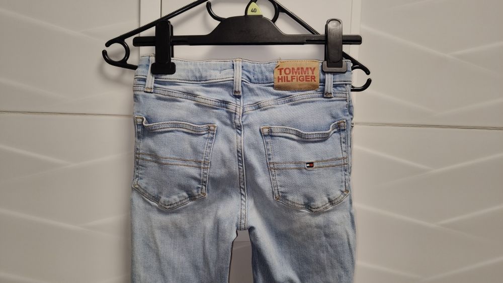 Spodnie Tommy Hilfiger r. 140 cm 10 lat jasne