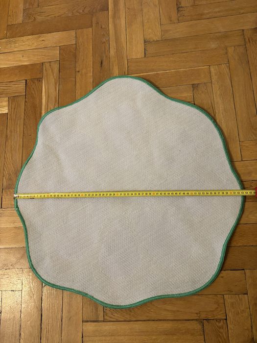 Dywanik kwiatek idealny do łazienki lub pokoju dziecka