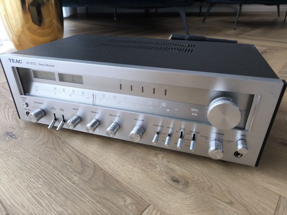 Teac AG-5700 „Złote Lata Audio”
Jest przemyślaną,