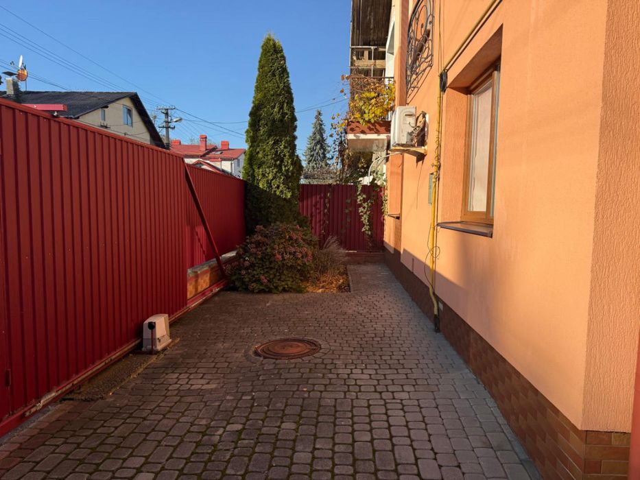 Продаж будинку Левандівка  поруч з озером та парком