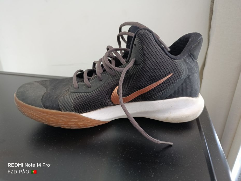 Nike  n.44 está apenas sujo