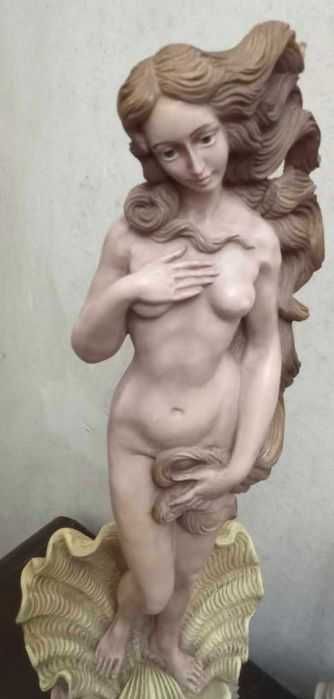 Linda estatueta da deusa de venus