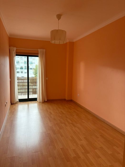 Apartamento T2 no 1°andar com elevador