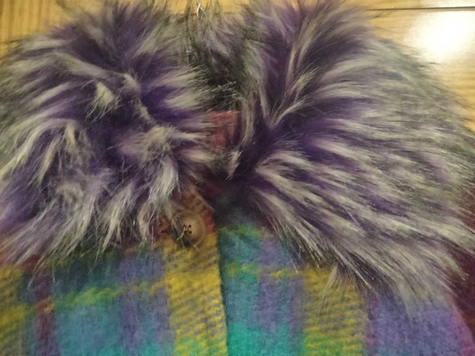 Women's coat with synthetic fur