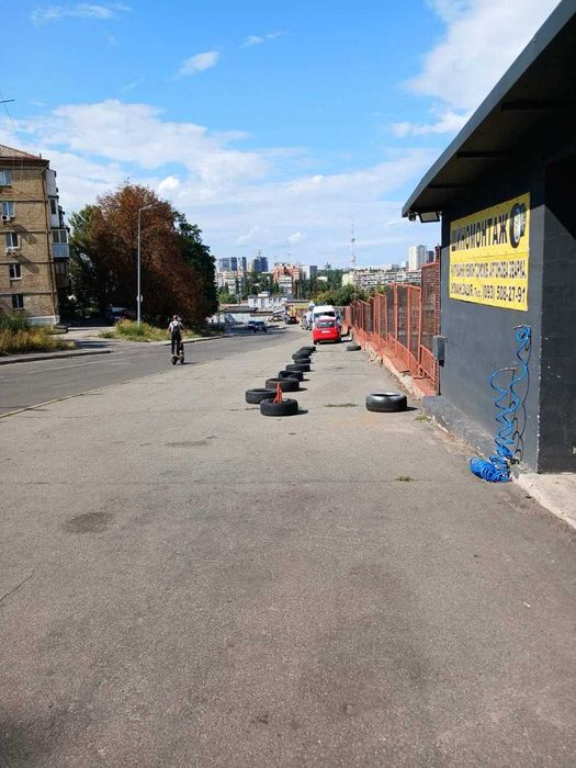 Шиномонтаж в приватному боксі 50 кв.м. фасад
