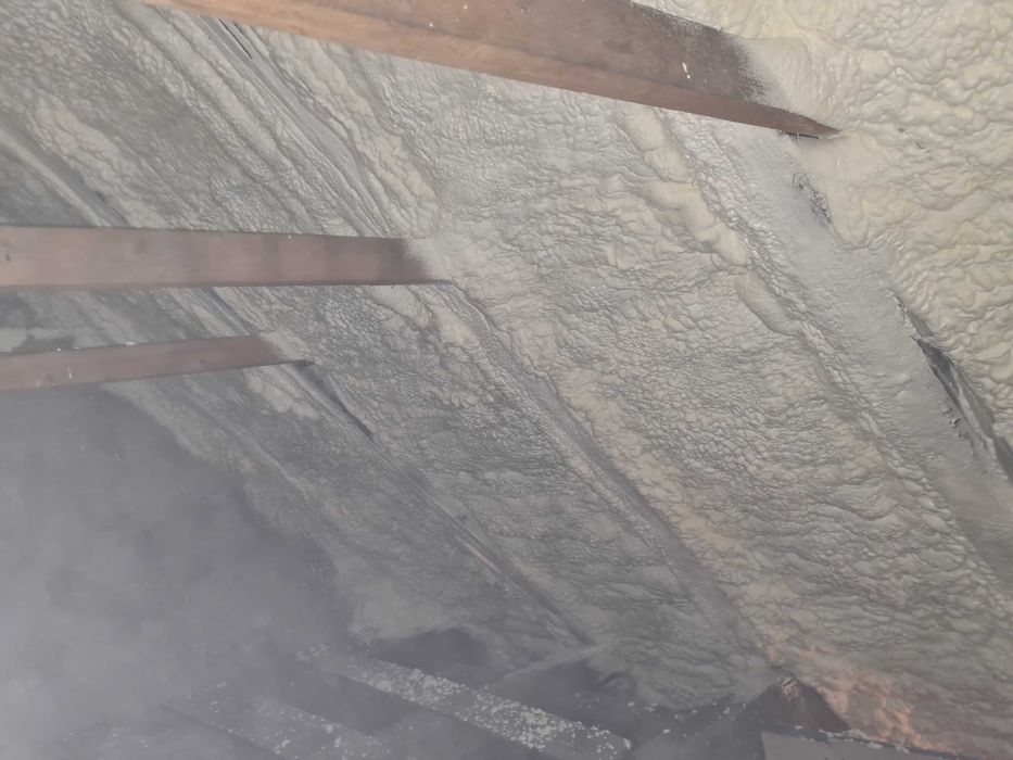 Izolacja pianą PUR – profesjonalnie, szybko i skutecznie!