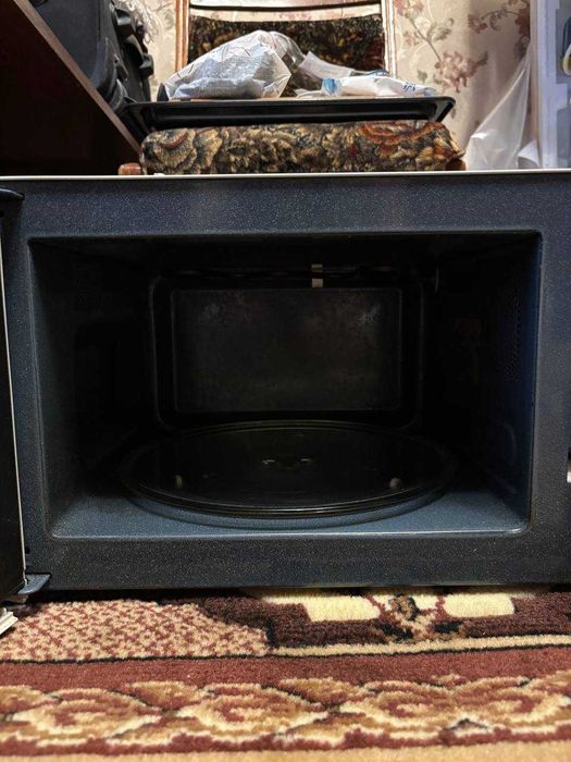 Мікрохвильова піч Samsung CE2877NR з грилем