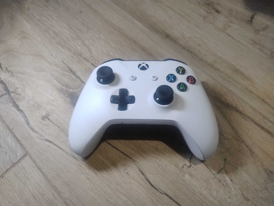 Kontroler Xbox 1708 Biały