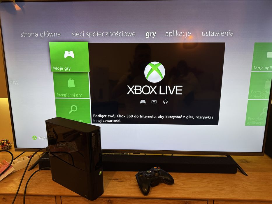 Xbox 360 E, zestaw z Kinect, dwa pady, kilka gier, sprawne