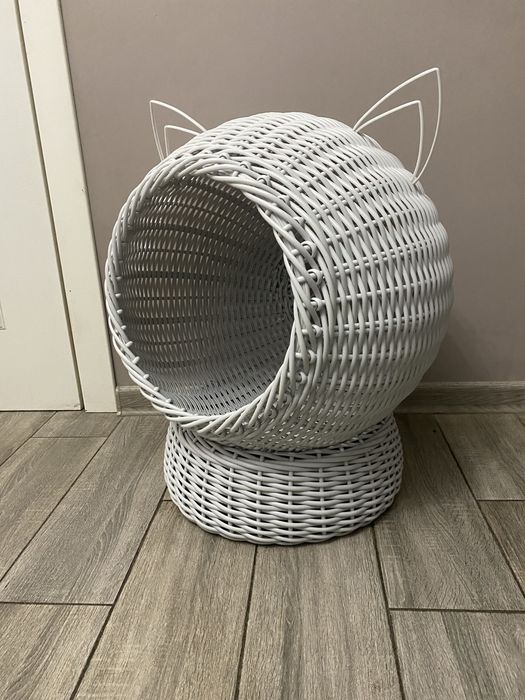 Лежанка , котодомик из ротанга.