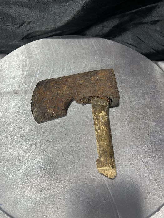 Stara siekiera ciesielska – antyk z Norwegii – unikat kolekcjonerski