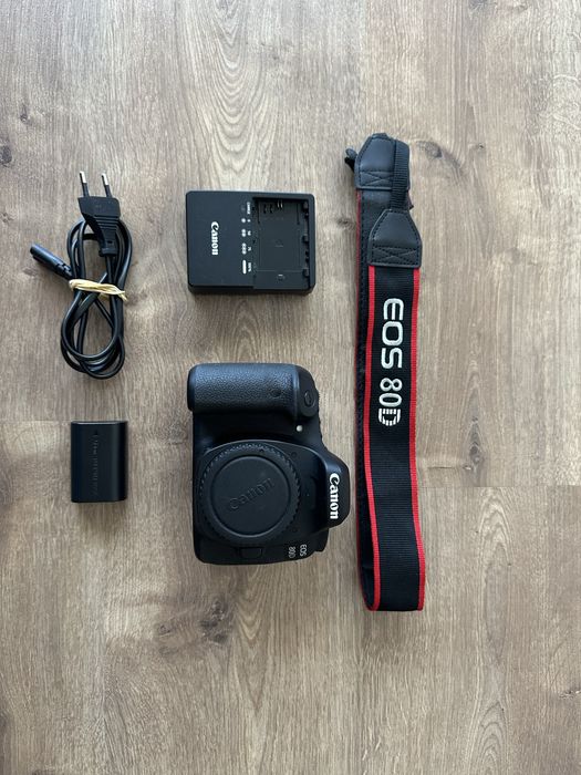 Canon eos 80D.