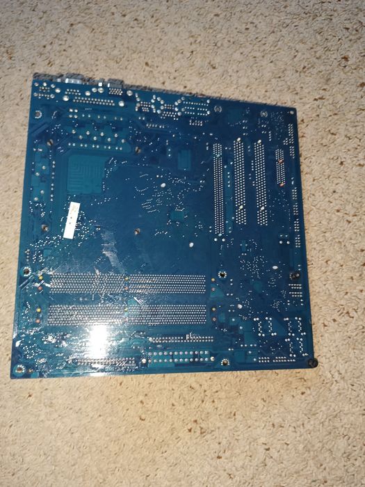 Комплект GIGABYTE GA-P35-DS3L + Intel Q8400 + 4 Gb ОЗУ