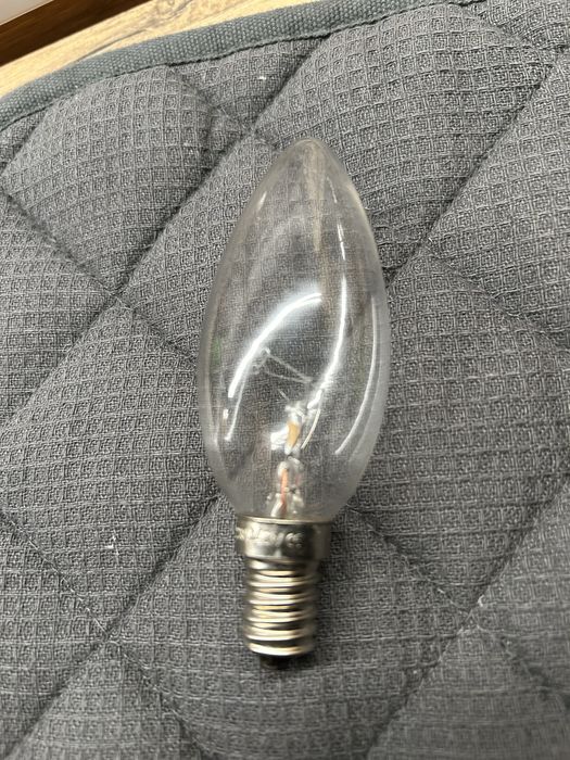 Żarówka tradycyjna klasyczna świeczka E14 40W