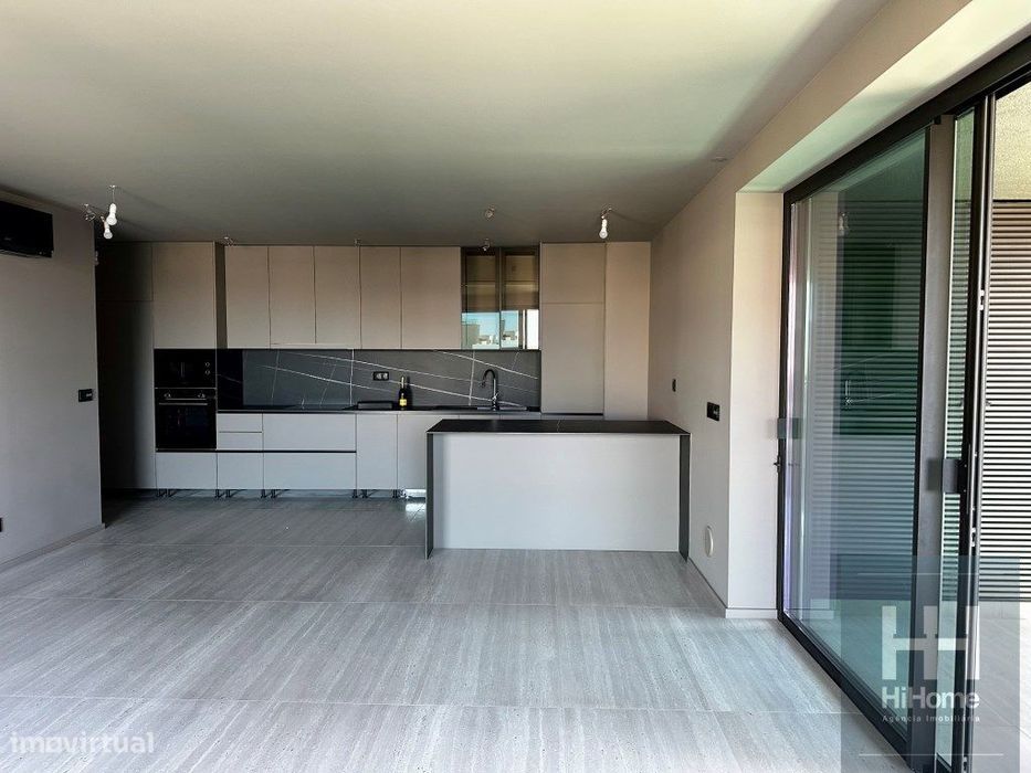 Apartamento T1 no Varino 08 com terraço de 23m2