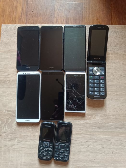Telefony komórkowe sprawne i uszkodzone