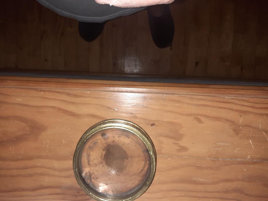 Peça em latão com vidro olho de boi para Lampião antigo diâmetro 10cm