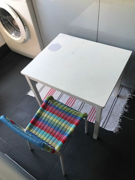 cadeira e secretária de criança