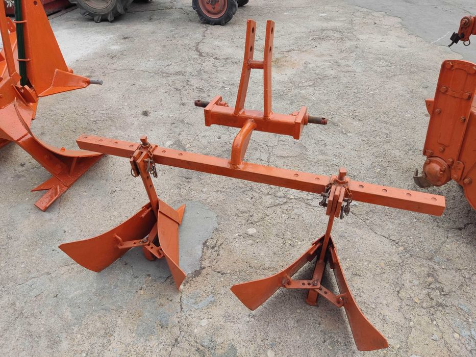 Tractor Kubota B5000 com diverso equipamento