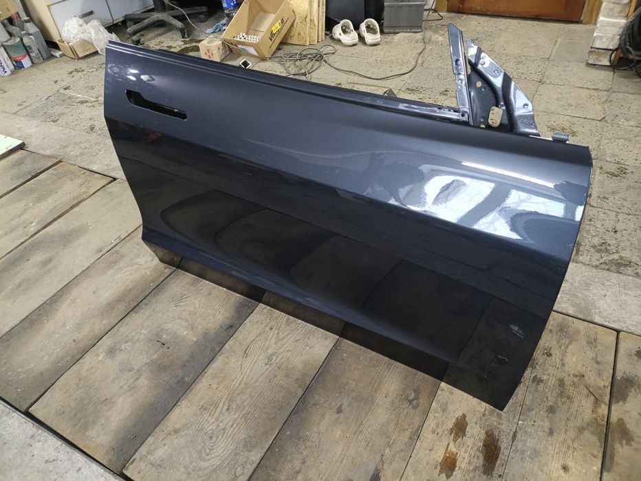 Двері передні праві Тесла 3