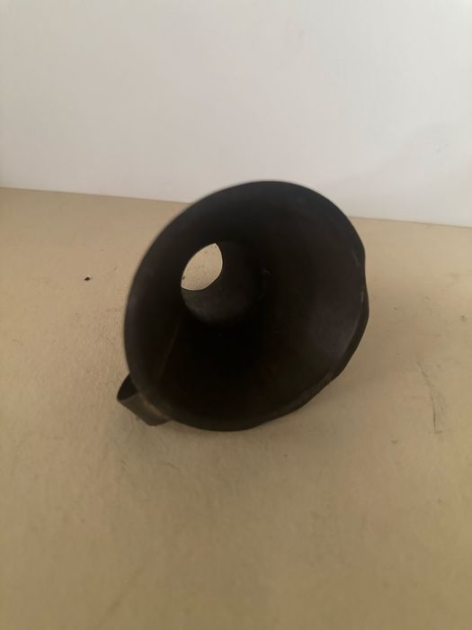 Funil antigo pequeno