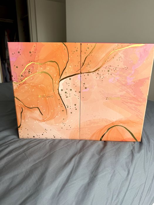 Vende-se caixa de calendário do Advento 40x30 cm.