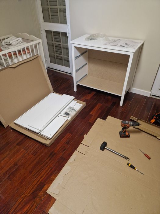 Fazemos montagem de móveis de pequena e grande dimensão.