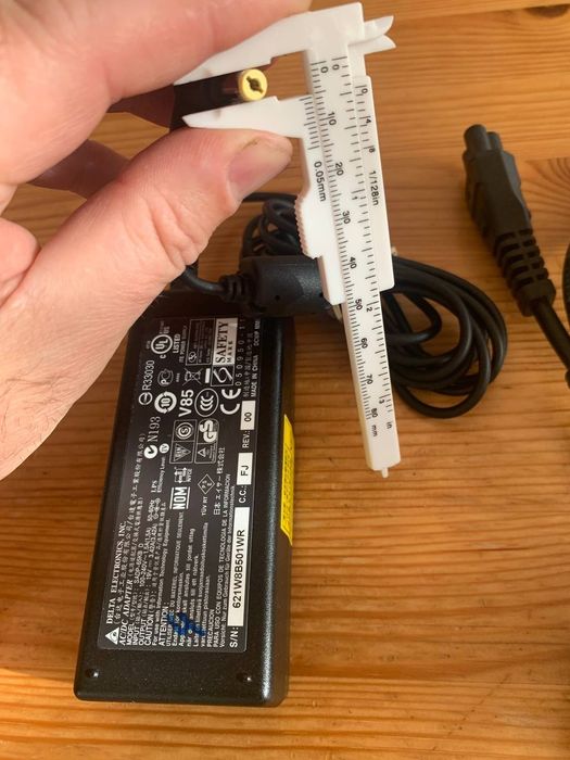 Зарядка ноутбука 19V, 3,42A. V85.5 mm.