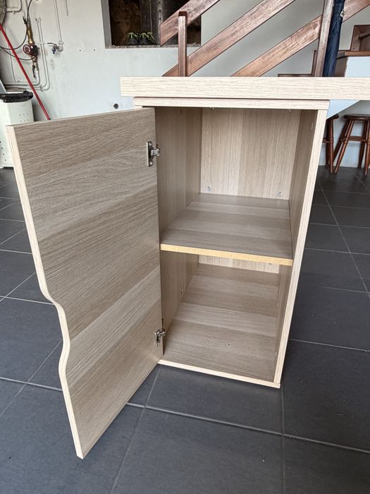 Secretária com armário