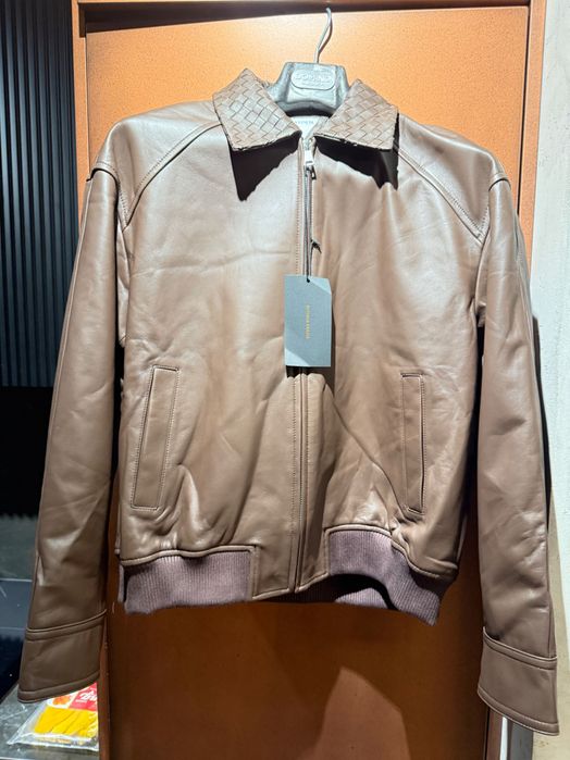 Чоловіча шкіряна куртка-бомбер Bottega Veneta Intrecciato Collar Brown (Коричнева брендова куртка з натур. шкіри) XL