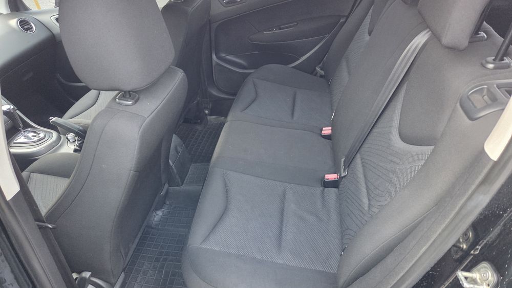 Пежо 308 хетчбек 1,6 автомат 2012