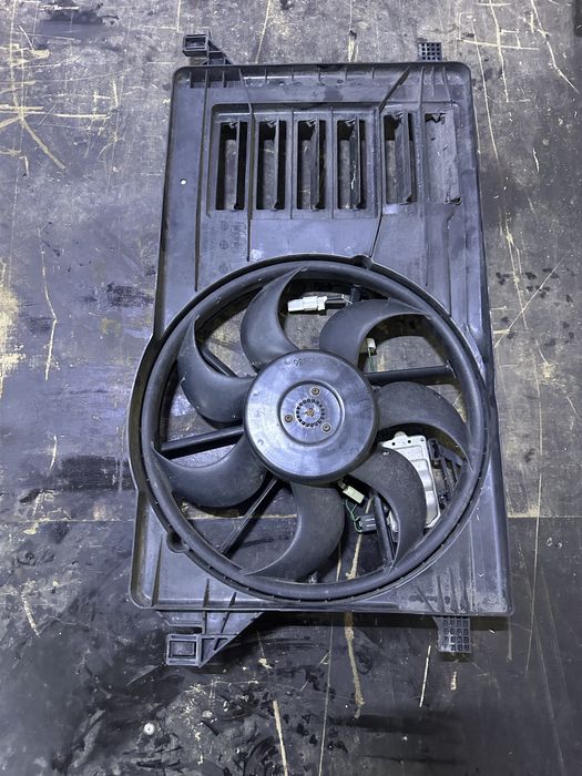 Дифузор вентилятора основного радіатора MAZDA 3 BL 09-13