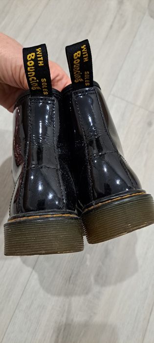 Ботінкидля дівчинки Dr.Martens .33р Плаття 8-9р