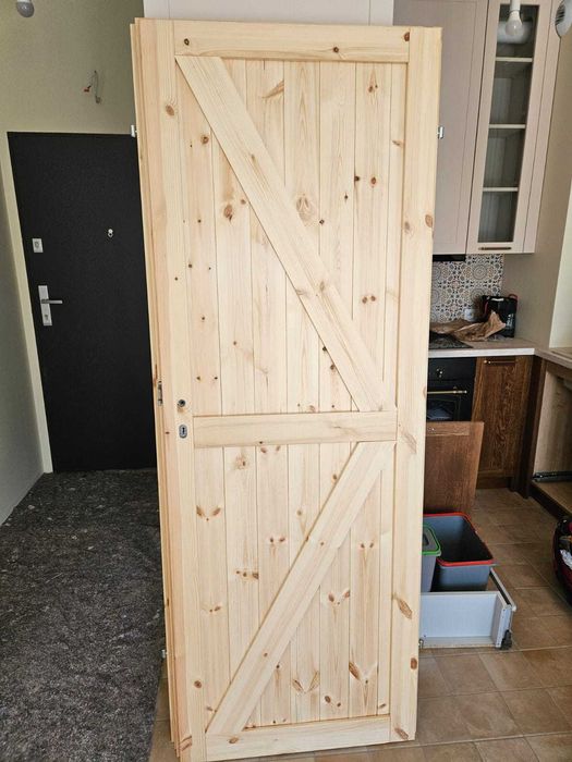 Drzwi wewnętrzne drewniane Barn nowe 70 prawe i lewe