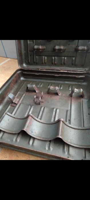 Caixa metálica arrumos