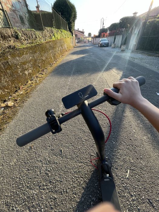 Navee V25 trotinete 100% carregada