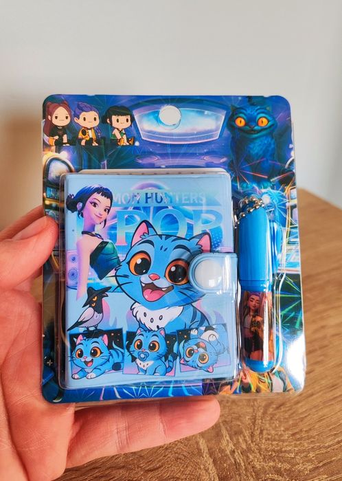 K-pop Demon Hunters - notes z piórem.