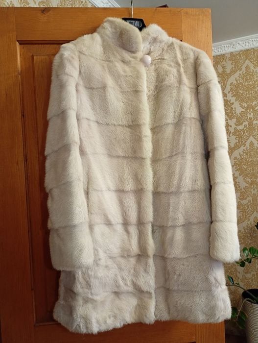 Продам норкову шубу