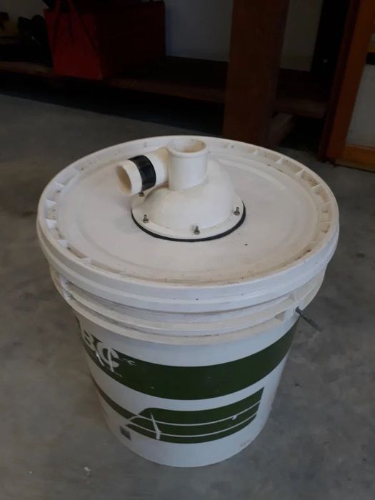 Циклонный фильтр для строительного пылесоса на ведро