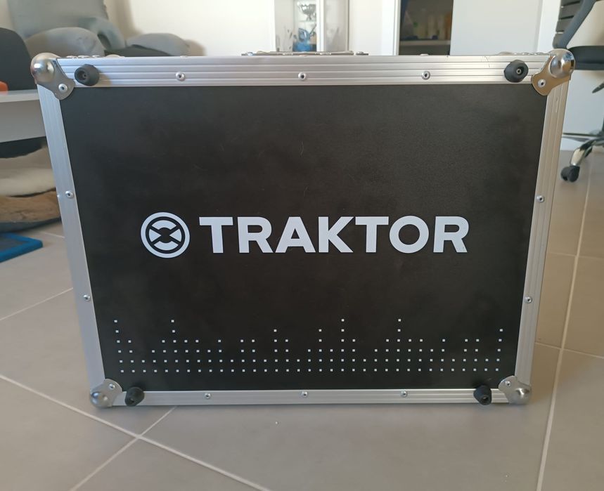 Traktor Kontrol S4 MK2 + Traktor Flightcase