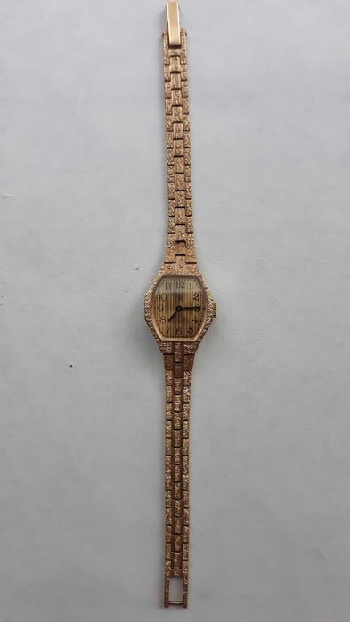 Красивые женские наручные часы луч ссср с позолотой Au с браслетом