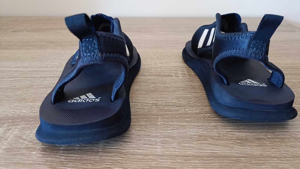 Sandálias da Adidas para menino