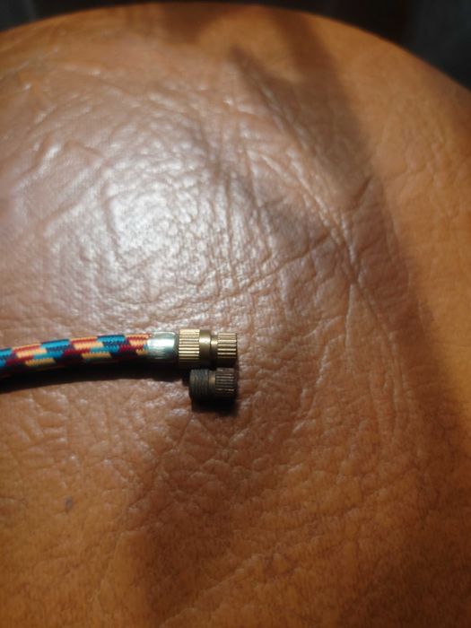 Велосипедная шлангочка и все элементы к золотникам и нипелям