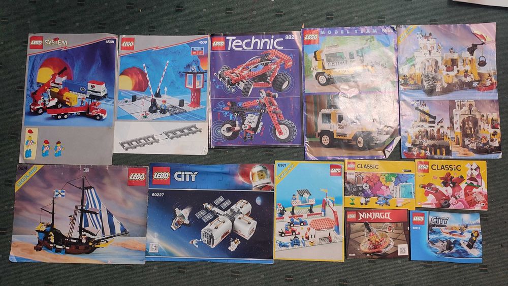 Lote 70 Manuais da Lego