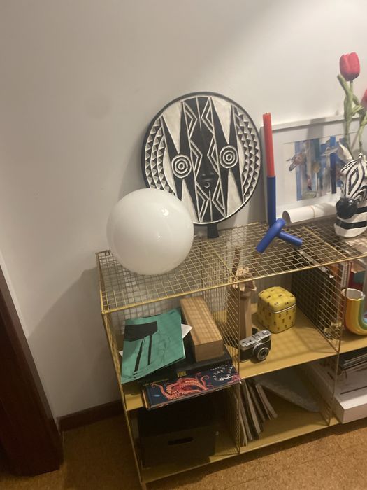 Estante metálica amarela Zara