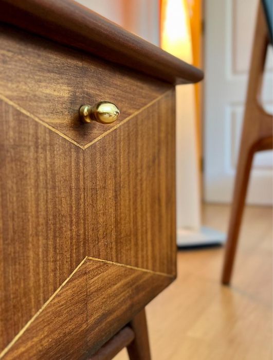 Mesinha de apoio / mesa de cabeceira