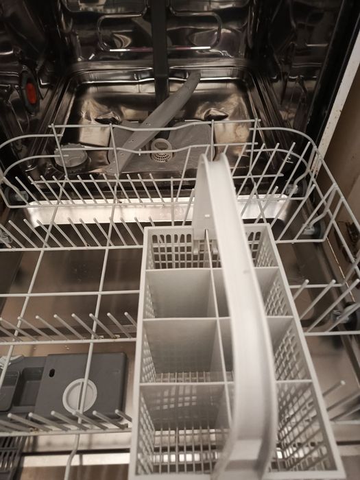 Продам посудомийну машину